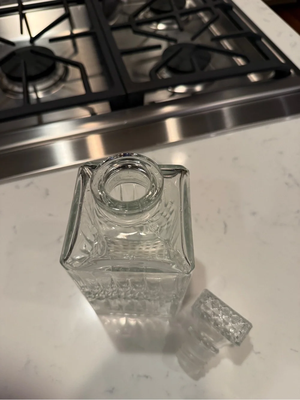 Vintage Style Clear Glass Whiskey Liquor Decanter Geometric Diamond Stopper